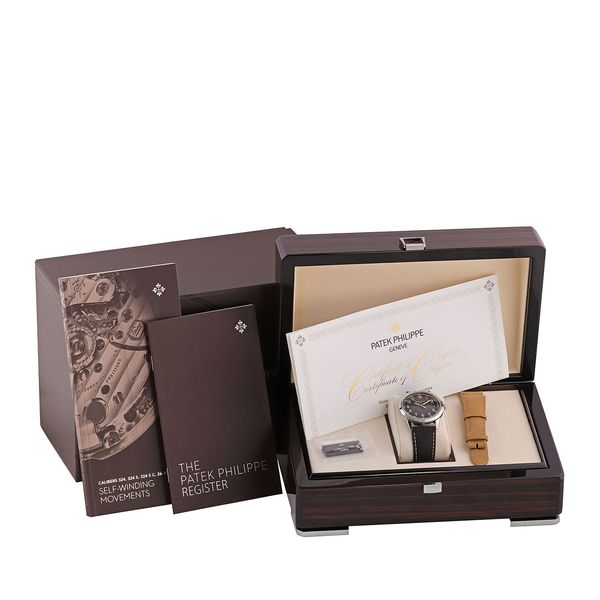 Patek Philippe Calatrava 5226G-001